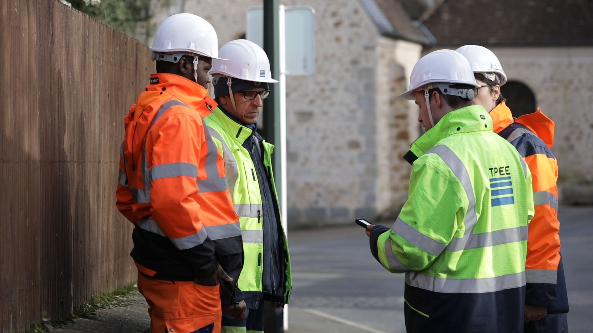 Obtenez une réponse immédiate à vos questions avec PréventionBTP en direct  - Prévention BTP